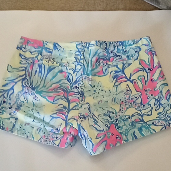 Lilly Pulitzer size 6 shorts  yellow and blue - Picture 2 of 2